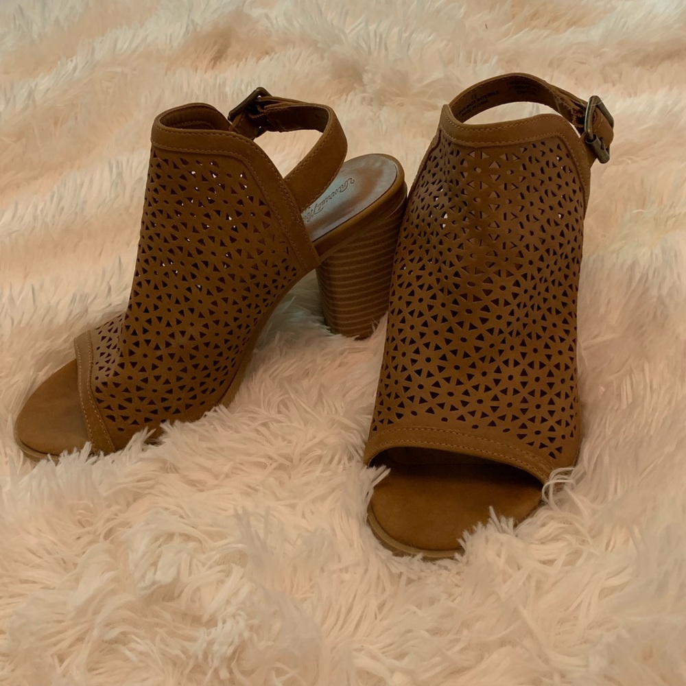 Universal Threads wedges - Picture 2 of 5